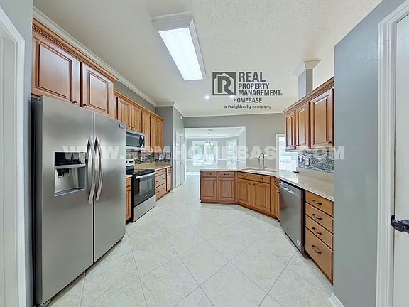 2nd image of 2475 Parkridge Dr