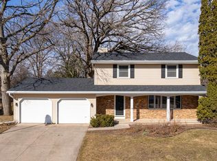1705 Arlington Dr, Oshkosh, WI 54904
