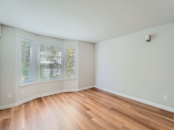 5th image of 13842 NE 8th St #C203