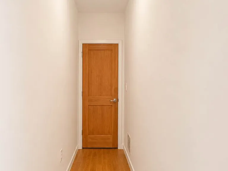 250 Manhattan Ave #1A — Photo 11