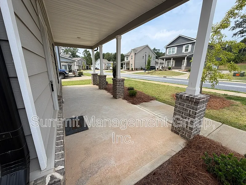 4 bed, 2.5 bath, $1,995 — Photo 2