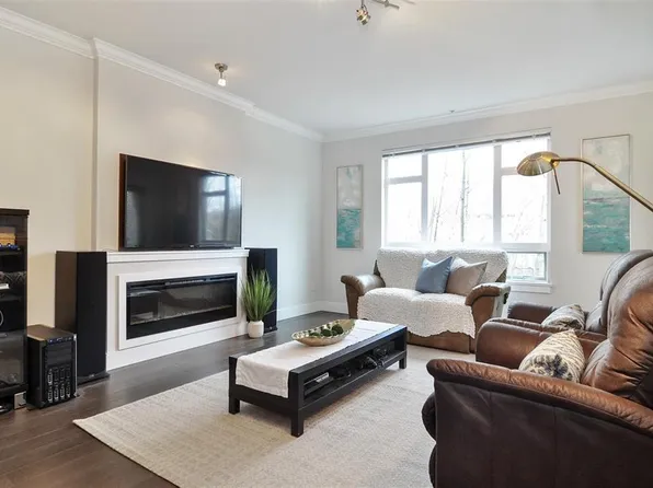 20211 66th Ave, Langley, BC V2Y 0L4