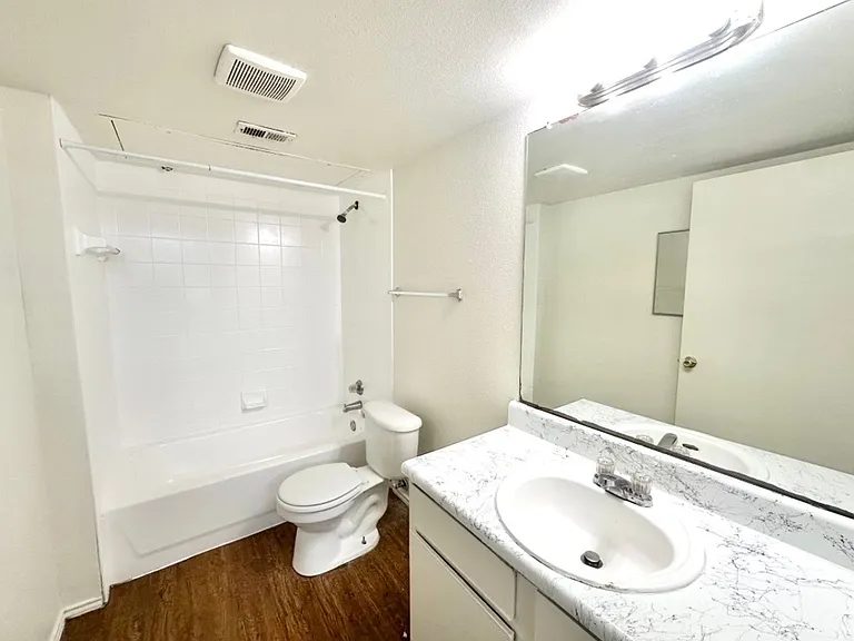 2520 W Prairie St — Photo 17