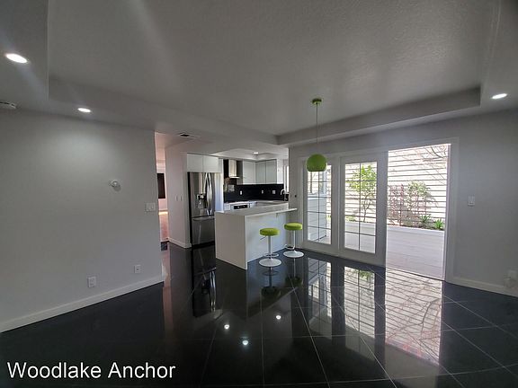 5th image of 317 Sea Cliff Ln