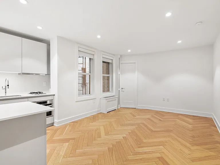 225 W 23rd St #2202U — Photo 6