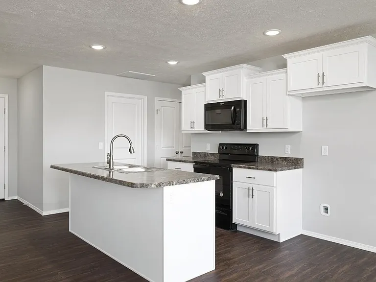 1105 Abbey St — Photo 3