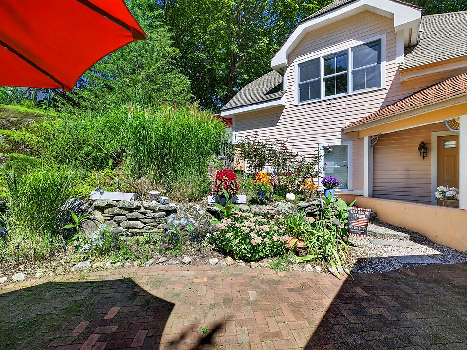 1st image of 427 Noank Rd