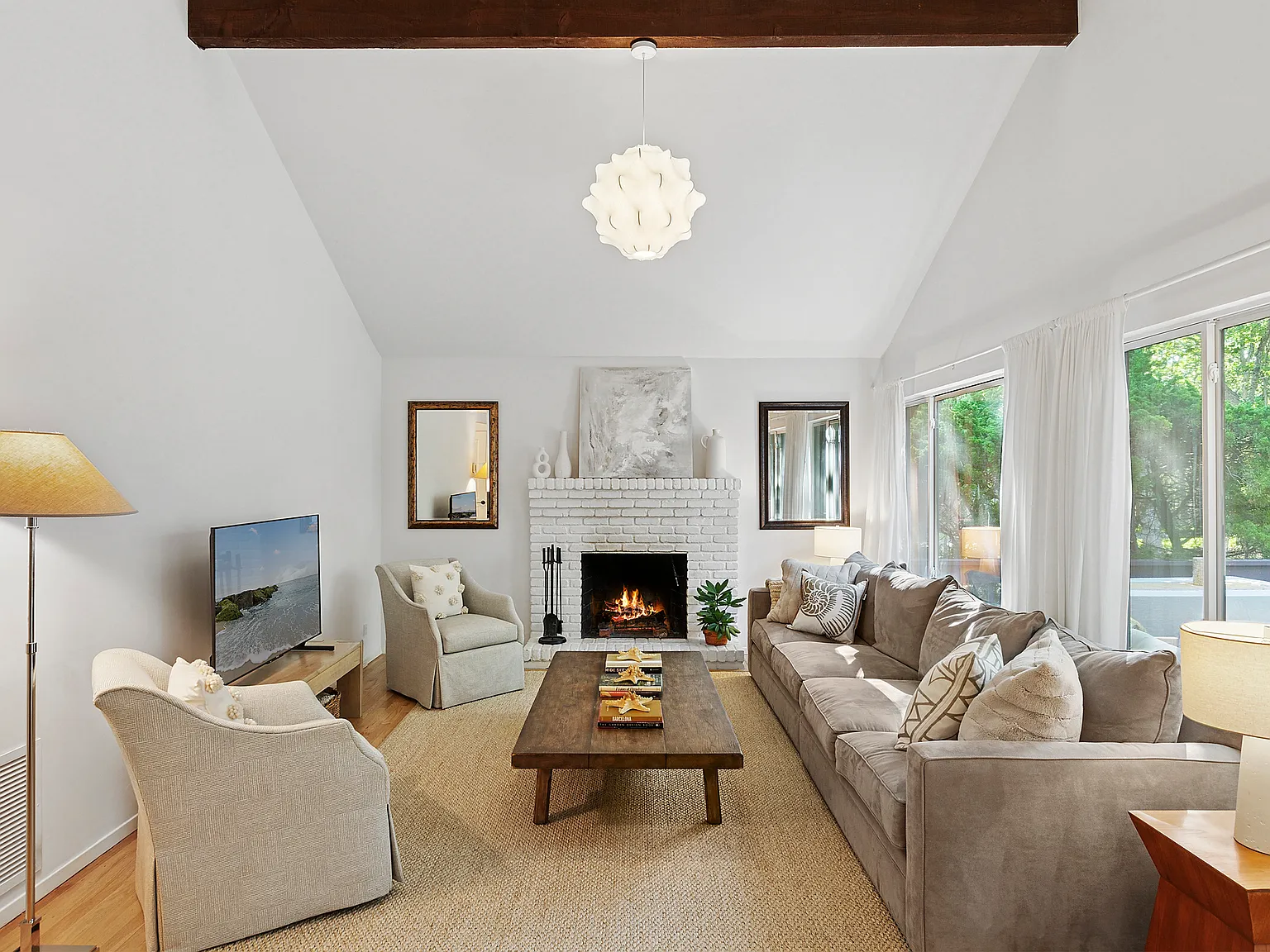 Crisp Corner Unit in Treescape — Photo 1
