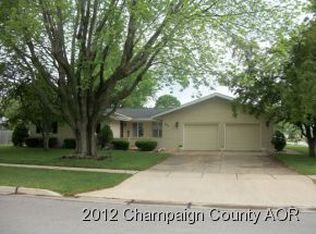 202 W Graham Dr, Savoy, IL