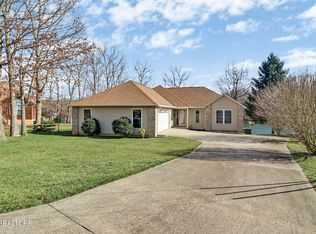 1426 War Eagle Dr, Crossville, TN 38572