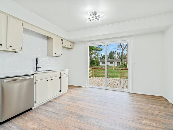 4th image of 1301 W Margaret Pl