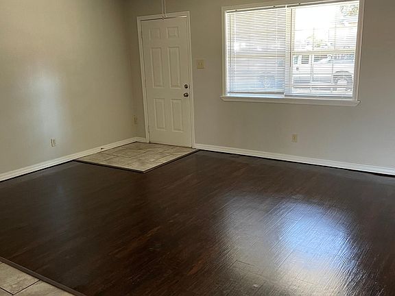 4th image of 8 Lura Ln