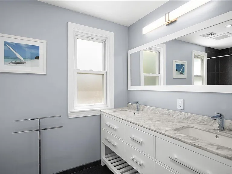 Second Floor Hall Bath.