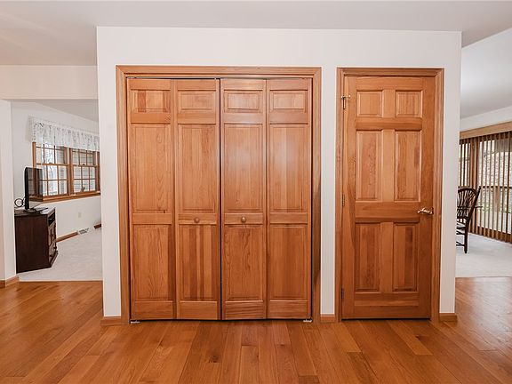 5th image of 436 Forest Ridge Rd