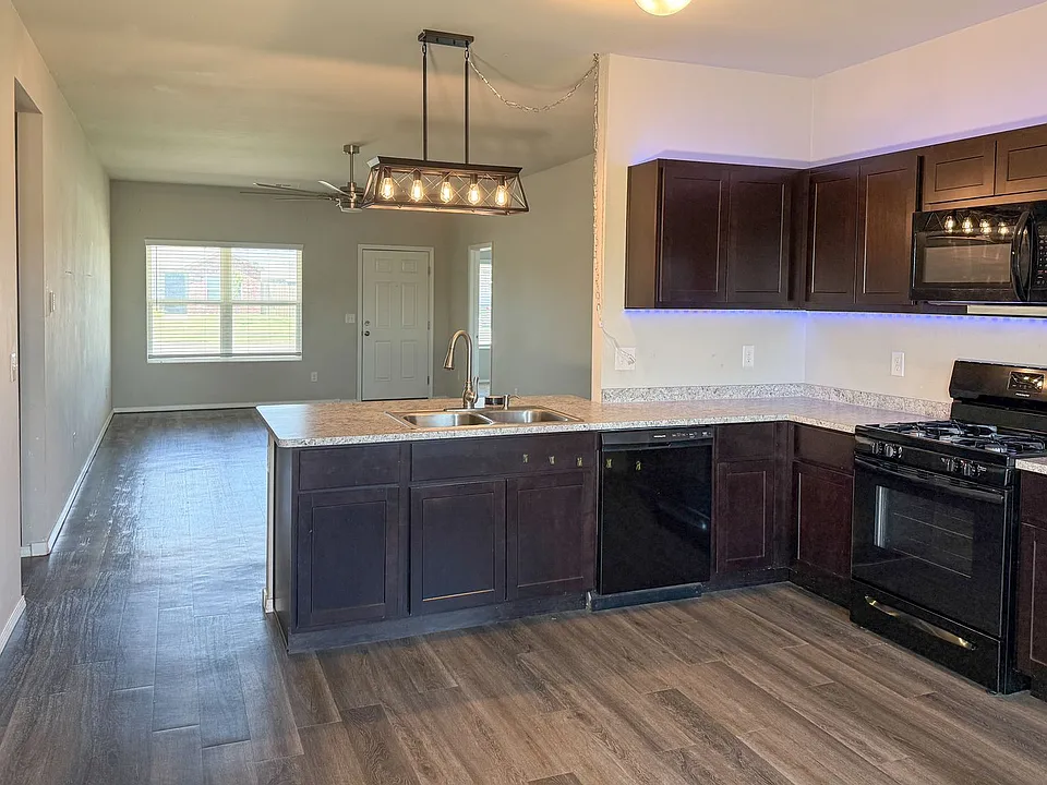528 Fox Burrow Ln