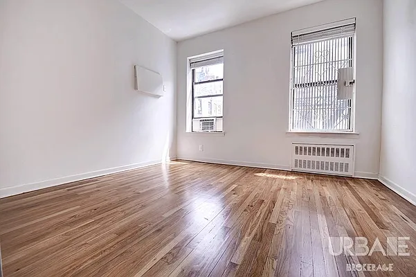 Rented by Urbane Brokerage | media 4