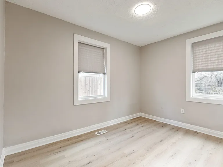 2045 Briarwood Ave — Photo 8