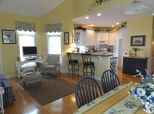 3rd image of 44 Hawkins Glen Dr