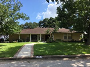 5402 Meadow Lake Ln, Houston, TX 77056