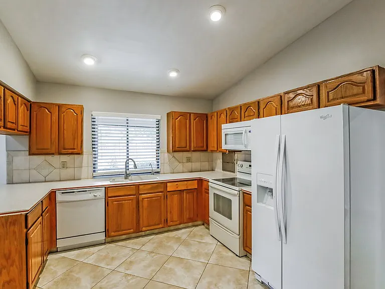 518 Azure Ave — Photo 8