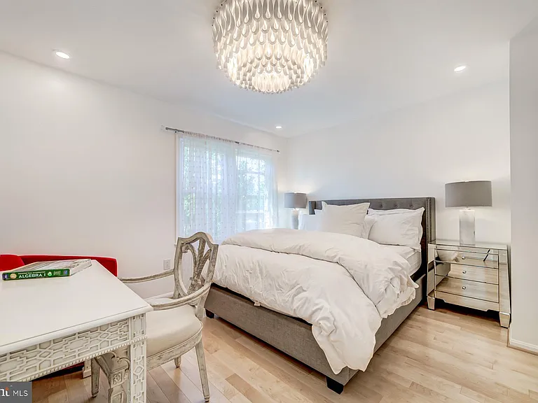 8 Carriage House Cir — Photo 47