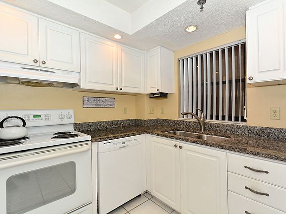 3rd image of 1001 Benjamin Franklin Dr Unit 405
