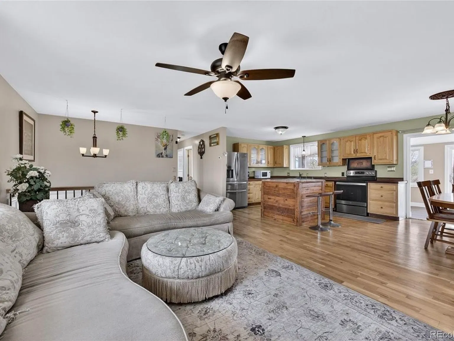 3 bed, 2080 sqft, $3,000 — Photo 3