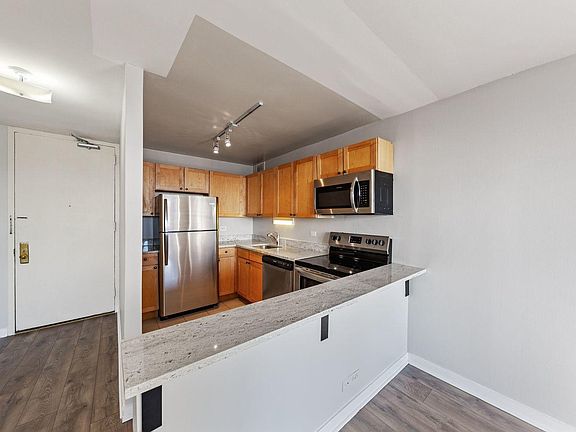 4th image of 655 W Irving Park Rd APT 1511