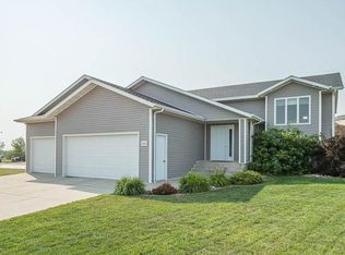 3431 Shannon Dr, Bismarck, ND 58501