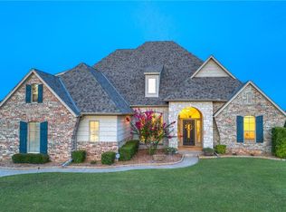 717 Secretariat Ln, Edmond, OK 73025