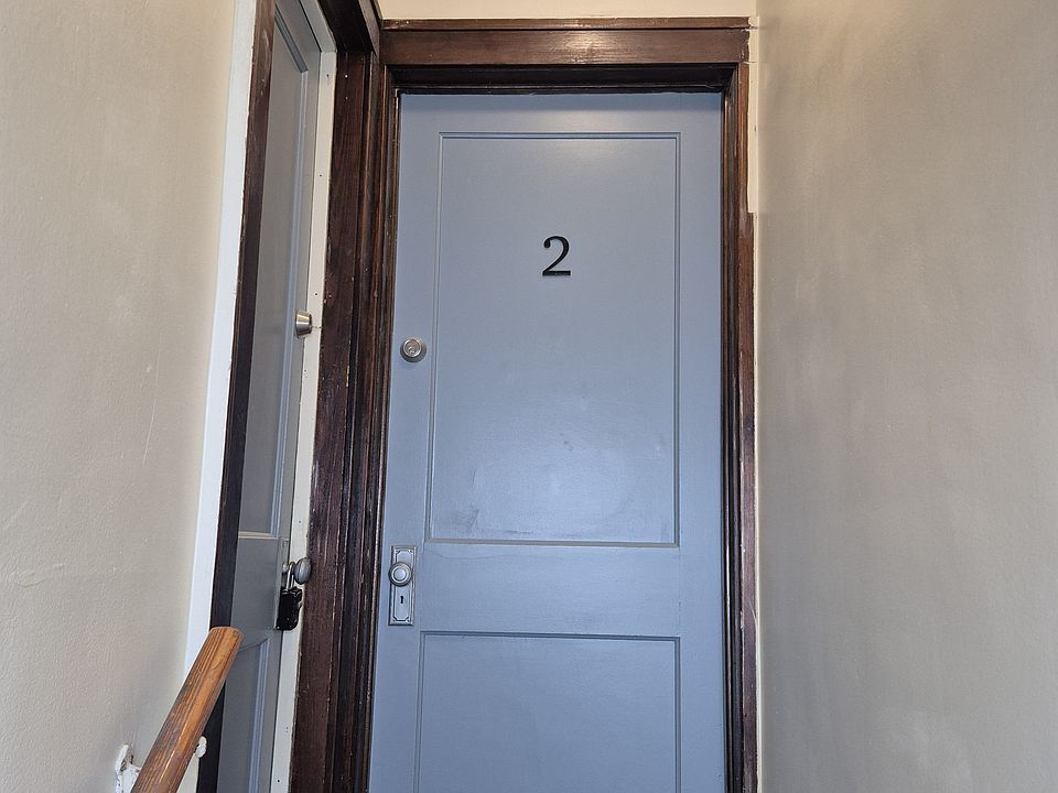 1387 Morris Apt #2 (Upper Flat)