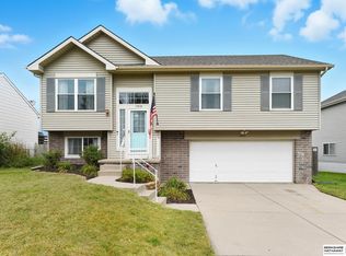 17418 Emiline St, Omaha, NE 68136