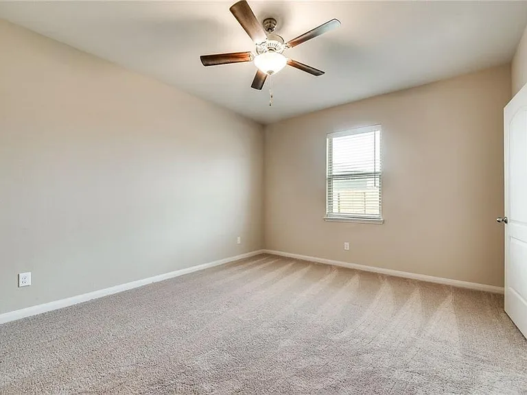 228 Ryan St — Photo 6