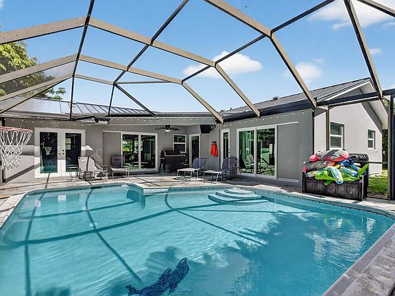 4th image of 1650 NW 9th St