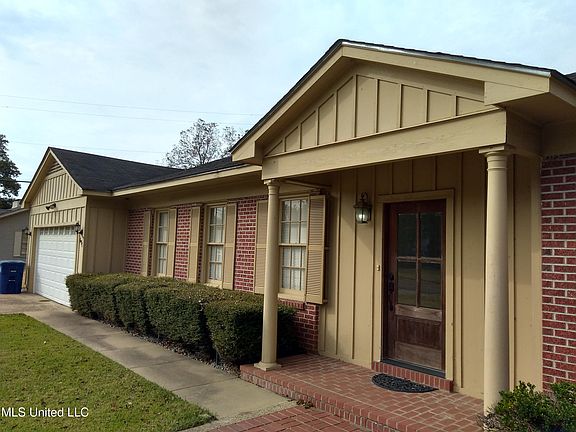 3rd image of 611 Magnolia Dr