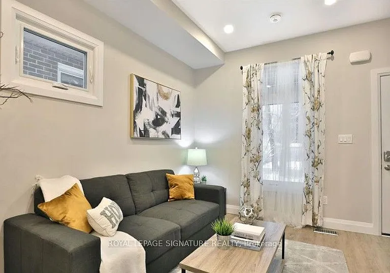 33 Hawthorne Ave — Photo 3
