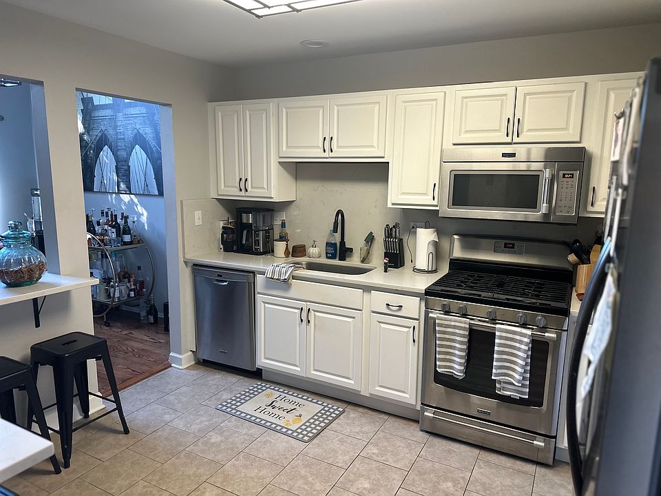 1st image of 322 E Tall Oaks Ln