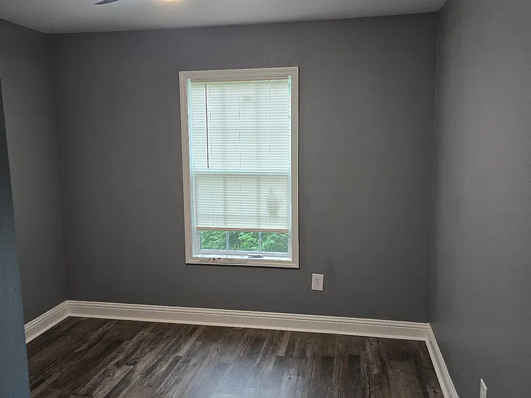 1213 S Larch St — Photo 9