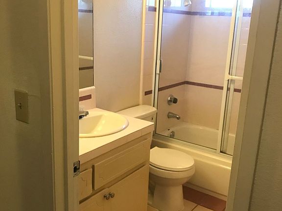 3rd image of 1420 Castle Oaks Dr