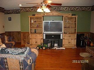 3rd image of 1641 Yukon St
