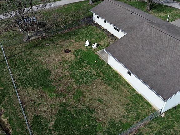 3rd image of 1905 E Schulze Rd