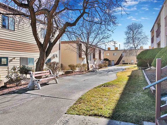 3rd image of 125 Franklin Ave APT 409
