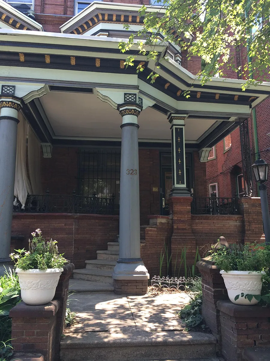 Building Photo - 323 S 46th St #1R