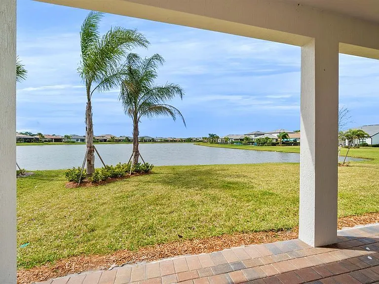 818 SE Courances Dr — Photo 20
