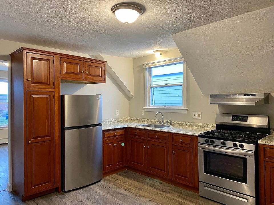 1st image of 40 Spencer St #3