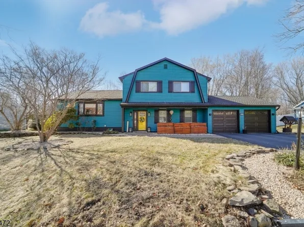 41 Pudding Stone Way, Lopatcong Twp., NJ 08865