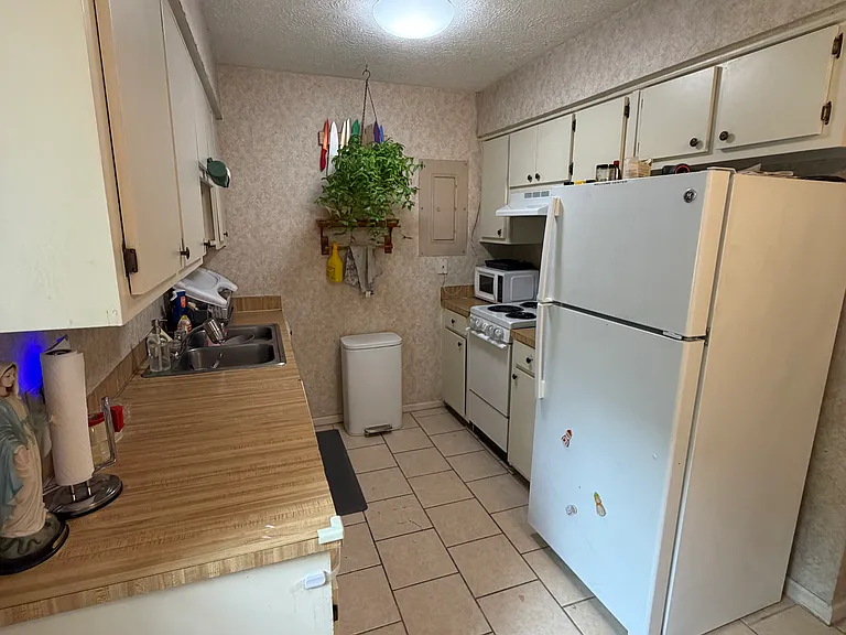 444 N Ross St — Photo 2
