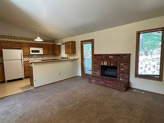 5th image of 2213 Greenough Ct W