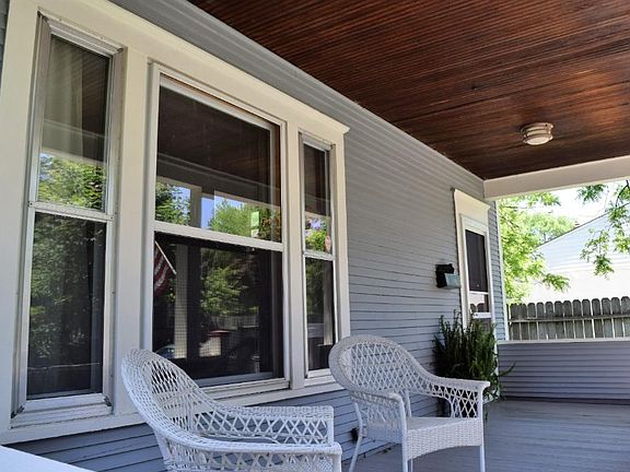 Front porch in magnificent shape!