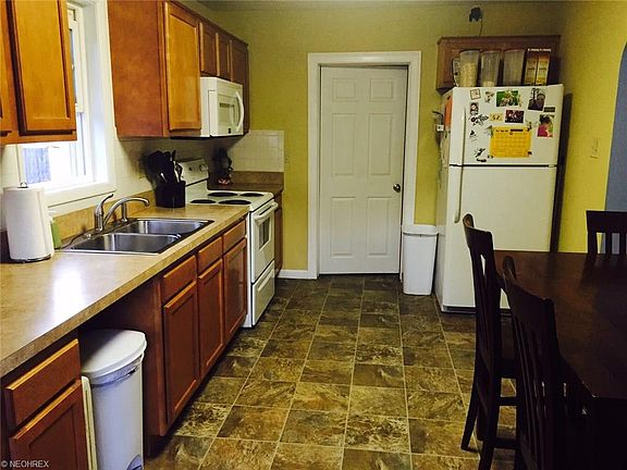 2nd image of 944 Wilbur Ave